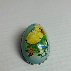 1988 Collectible Vintage Metal Easter Egg Candy Container (no candy)